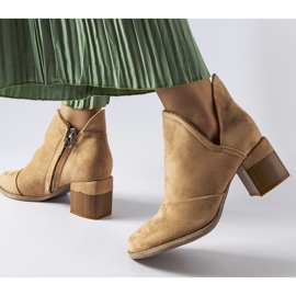 Botines beige con parte superior irregular de Busson 2