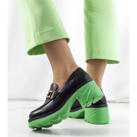 Zapatos brogue negros sobre suela verde de Korgal 3