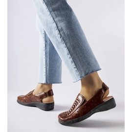 Sandalias marrones caladas de Glafi marrón 1