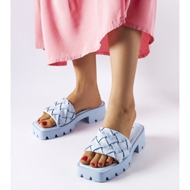 Chanclas azules con suela de tractor Lora 1 Chanclas azules con suela de tractor Lora 1