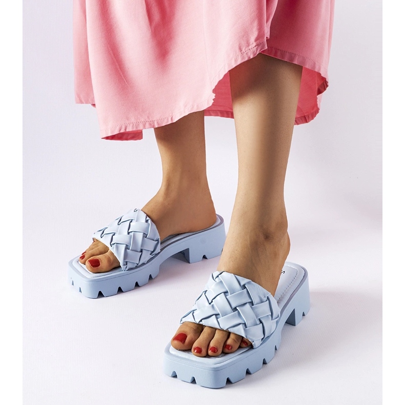 Chanclas azules con suela de tractor Lora 1 Chanclas azules con suela de tractor Lora 1