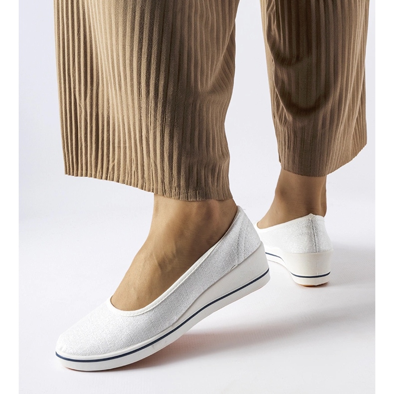 Bailarinas crudo brillante con cuña Morrison beige 1