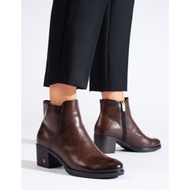 Botas de tacón clásicas marrones de Vinceza marrón 2