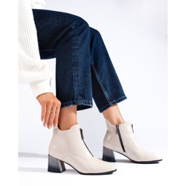 Botines color crema de charol con cremallera Vinceza beige 3