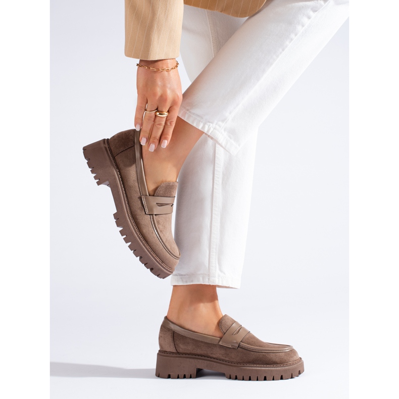 Mocasines de mujer en ante beige de Shelovet 2