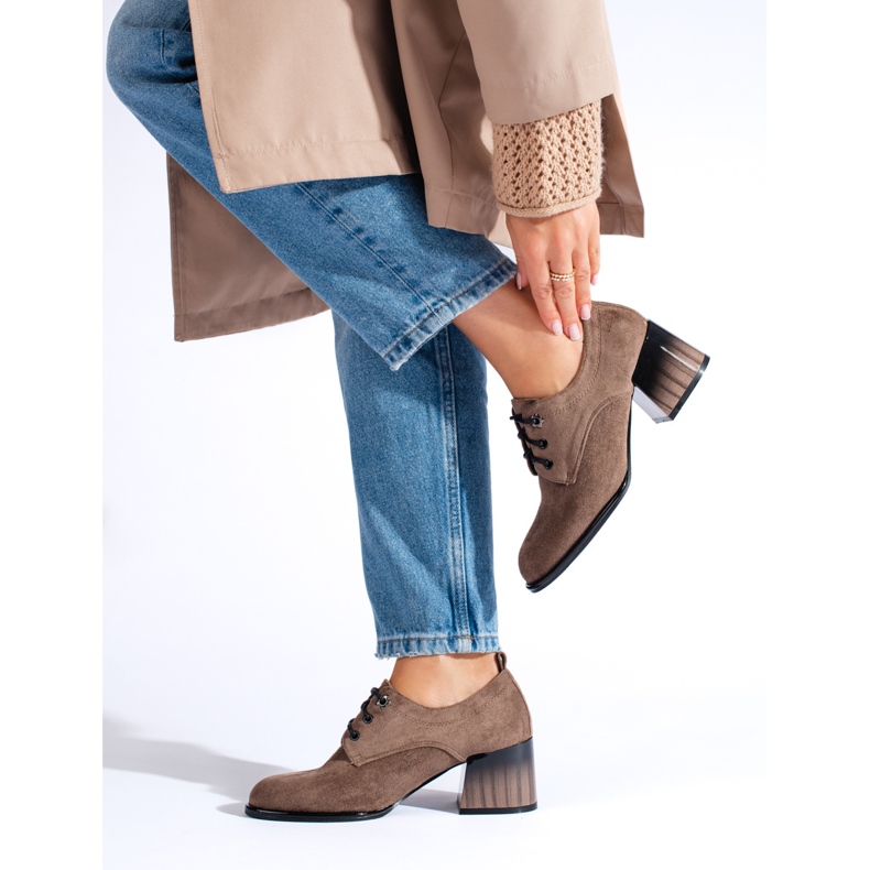 Tacones altos de ante beige oscuro de Shelovet 1