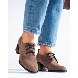 Tacones altos de ante beige oscuro de Shelovet 3
