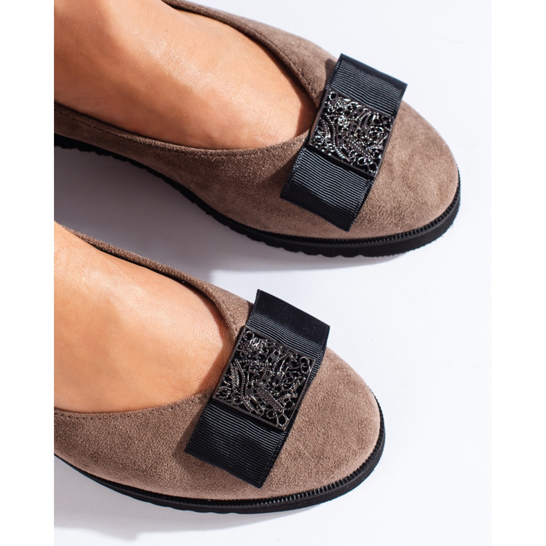 Zapatos de tacón de ante beige oscuro con cuña baja de Shelovet 2