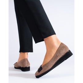 Zapatos de tacón de ante beige oscuro con cuña baja de Shelovet 3