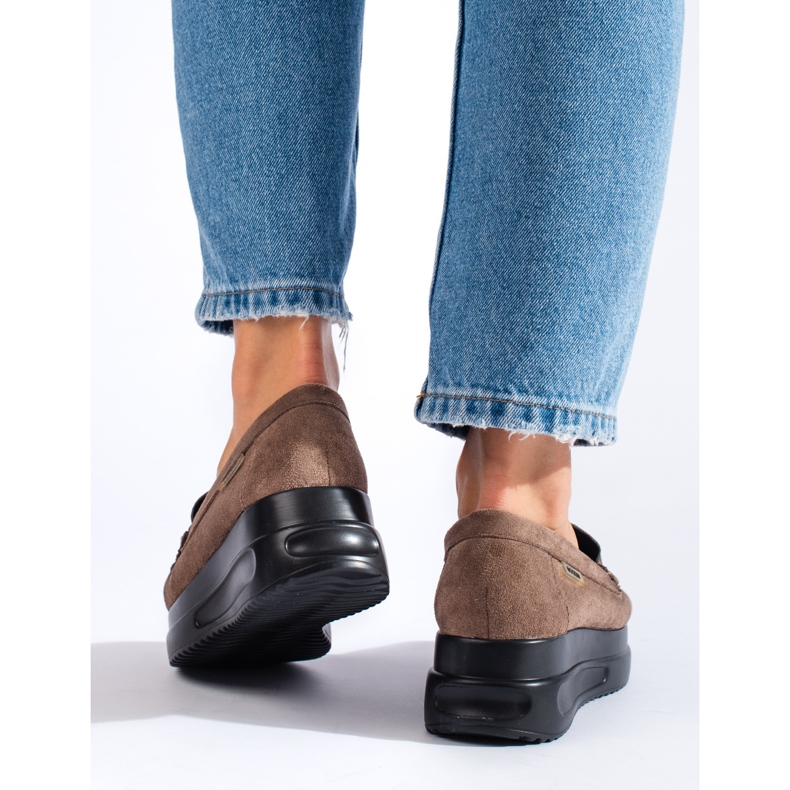 Mocasines de mujer en ante beige con hebilla Shelovet 2