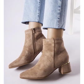 Botines de tacón bajo beige de Tayyib 1