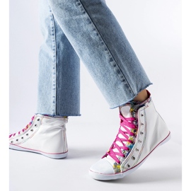 Zapatillas altas blancas con flores Marphisa. blanco 1