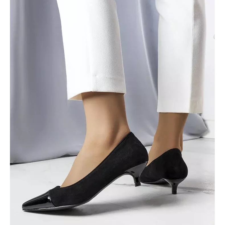 BM Zapatos de salón negros con punta de pato 1