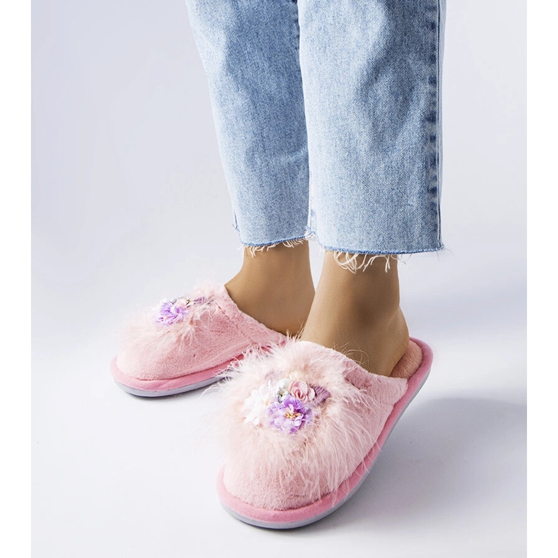 Pantuflas calentitas rosas con flores de Moly 1