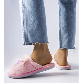Pantuflas calentitas rosas con flores de Moly rosado 2
