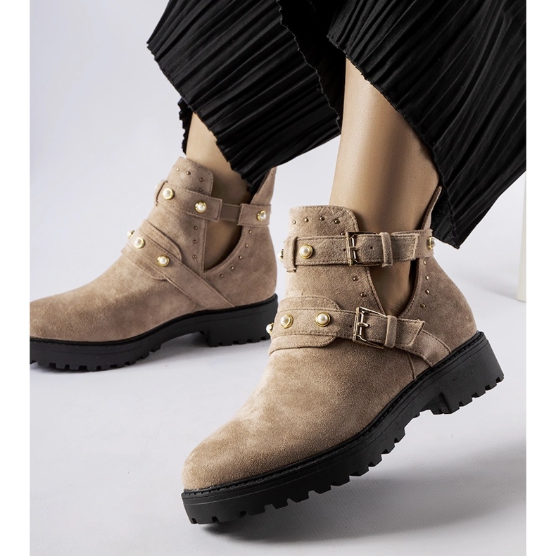 Botines decorativos beige con recortes de Provolo 1