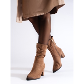 Botines elegantes de ante beige de Vinceza 1