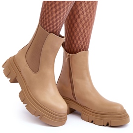 Botines Chelsea de piel Solita en color beige con tacón plano y plataforma 10