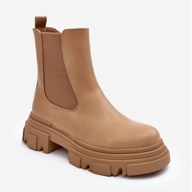 Botines Chelsea de piel Solita en color beige con tacón plano y plataforma 2 Botines Chelsea de piel Solita en color beige con tacón plano y plataforma 2