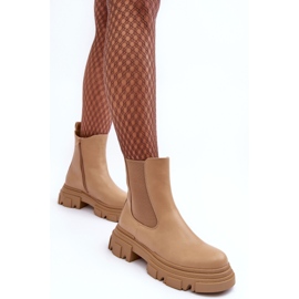 Botines Chelsea de piel Solita en color beige con tacón plano y plataforma 9