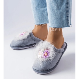 Pantuflas calentitas grises con flores de Moly 1