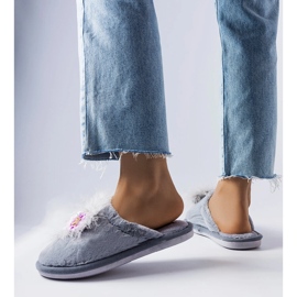 Pantuflas calentitas grises con flores de Moly 2