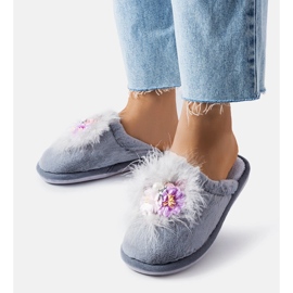 Pantuflas calentitas grises con flores de Moly 3