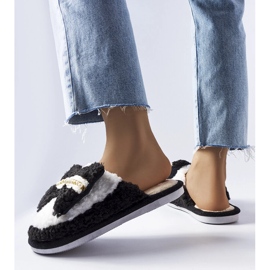 Zapatillas blancas y negras con lazo. negro 2 Zapatillas blancas y negras con lazo. negro 2