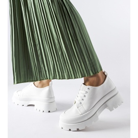 Zapatos blancos con suela Pointe maciza. 1
