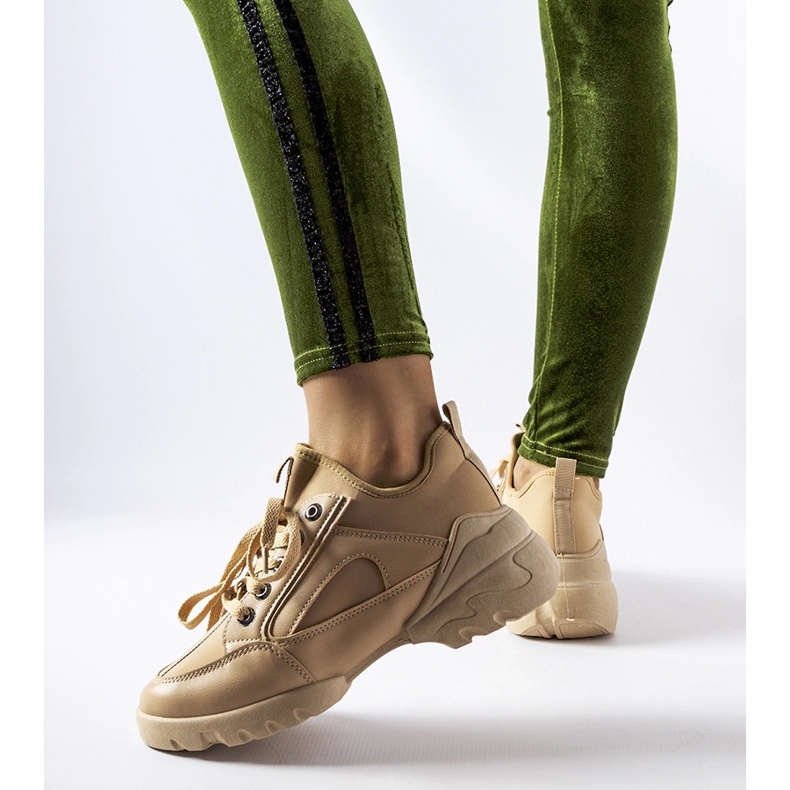 Zapatillas beige oscuro con parte superior Abal flexible 1