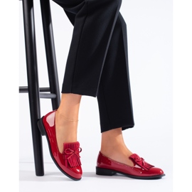 Señores de charol rojo con flecos Shelovet 4
