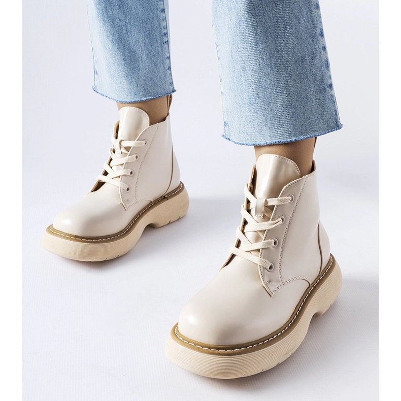 Botas de trabajo beige sobre plataforma gruesa Sacco. 1