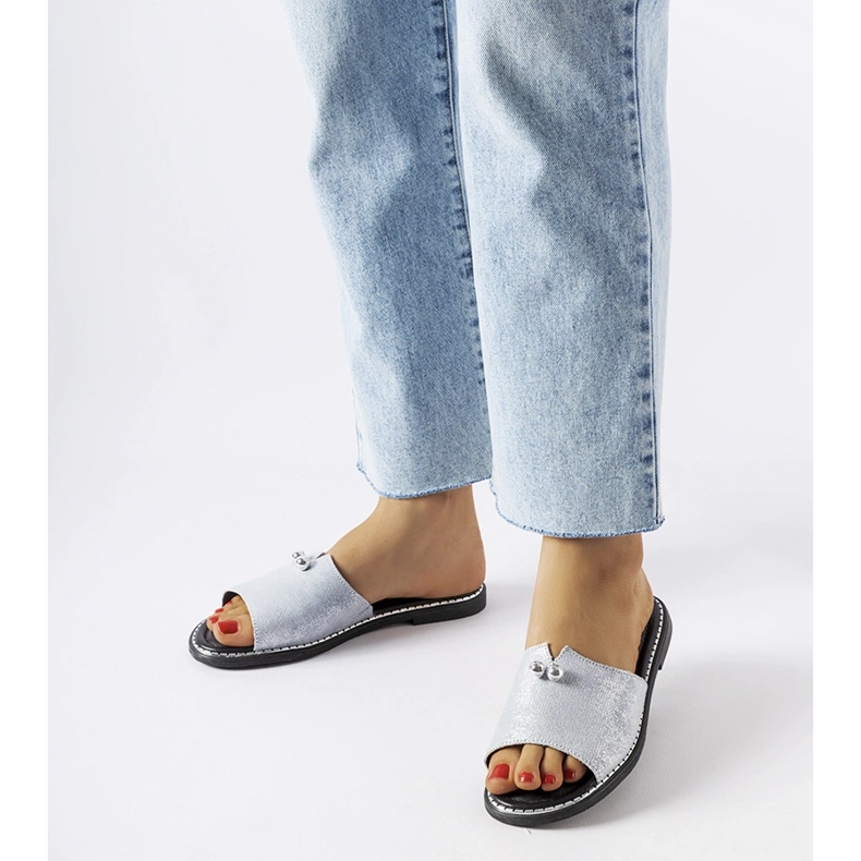 Chanclas metalizadas azules con perlas Frederi plata 1