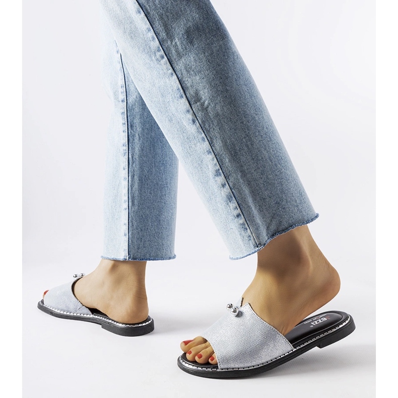 Chanclas metalizadas azules con perlas Frederi plata 2