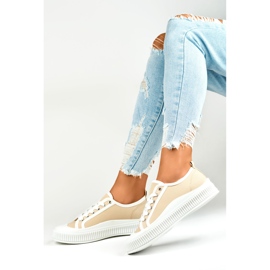 Zapatillas de mujer beige con suela blanca. 1