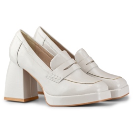 Zapatos de mujer de charol con tacones altos. beige 3