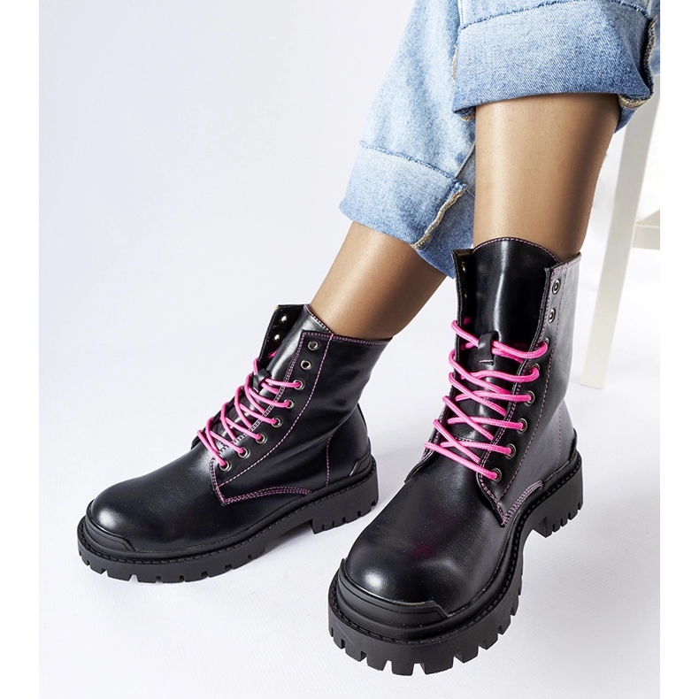 Inna Botas negras con hilo decorativo Oberto rosa. negro 2
