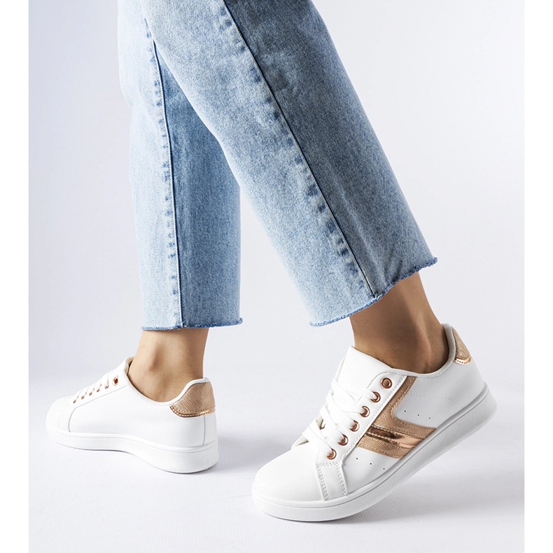 Zapatillas blancas con detalle Rizzo en oro rosa. blanco 1