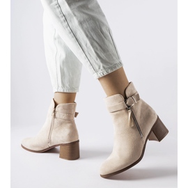 Botines de tacón bajo beige de Bédard 2