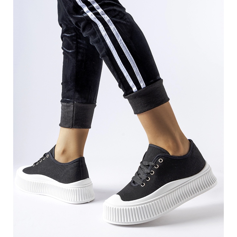 Zapatillas negras sobre plataforma gruesa Rina blanca. negro 1