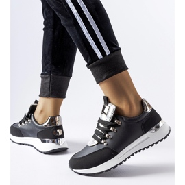 Zapatillas negras con decoración Frum plateada. negro 1