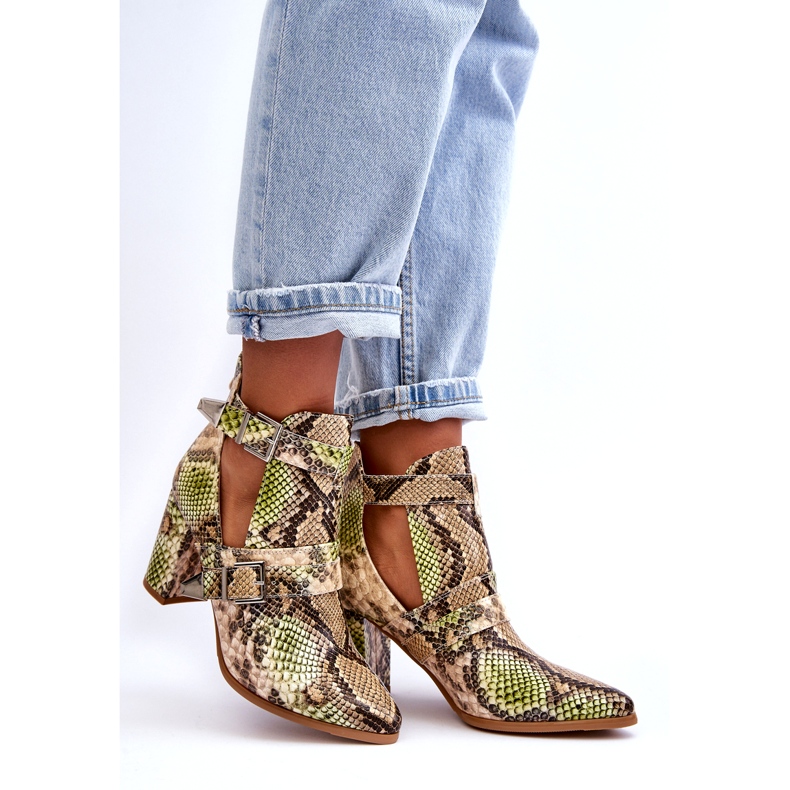 Botines de tacón alto de moda con recortes, beige y verde. 1 Botines de tacón alto de moda con recortes, beige y verde. 1