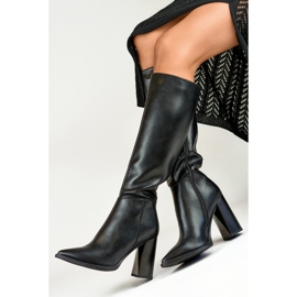 Botas altas de mujer negras confeccionadas en ecopiel. negro 2