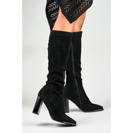 Botas de mujer de ante negro con puntera decorativa. 3