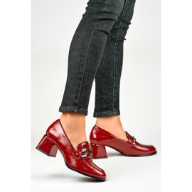 Zapatos rojos elegantes de tacón bajo. 4