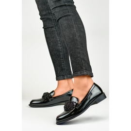 Zapatos de mujer elegantes charol negro con decoración. 3