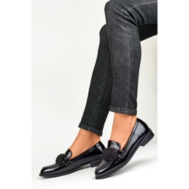 Zapatos de mujer elegantes charol negro con decoración. 5