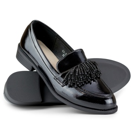Zapatos de mujer elegantes charol negro con decoración. 2