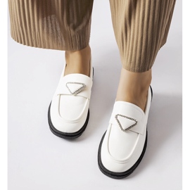 Mocasines blancos decorados con pedrería Marsilius 1