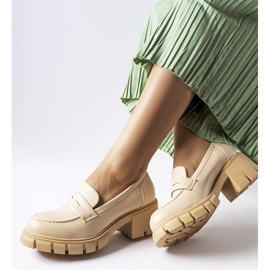 Mocasines clásicos beige con bloque Dina 2